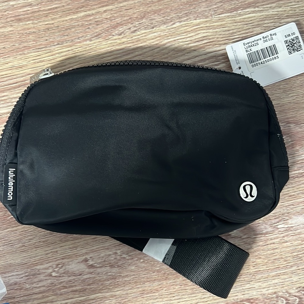 NWT Lululemon Black Everywhere Belt Bag, One Size